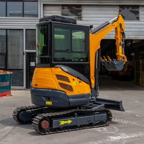 Small Tailless Excavator HQ26